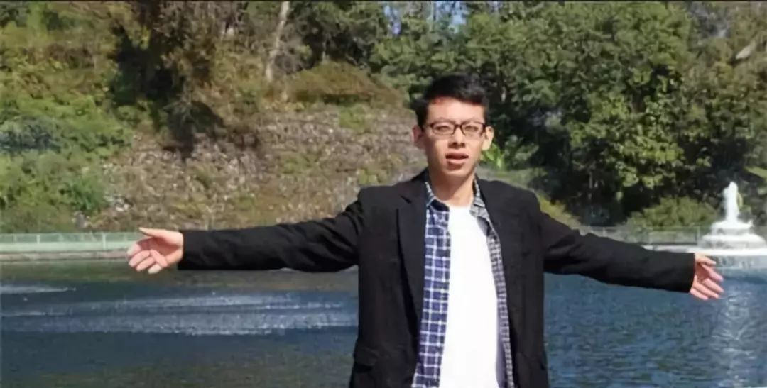 (陈世峰近照)老师一个接一个"吹破"孩子们关于坏人的天真想法,并告诉