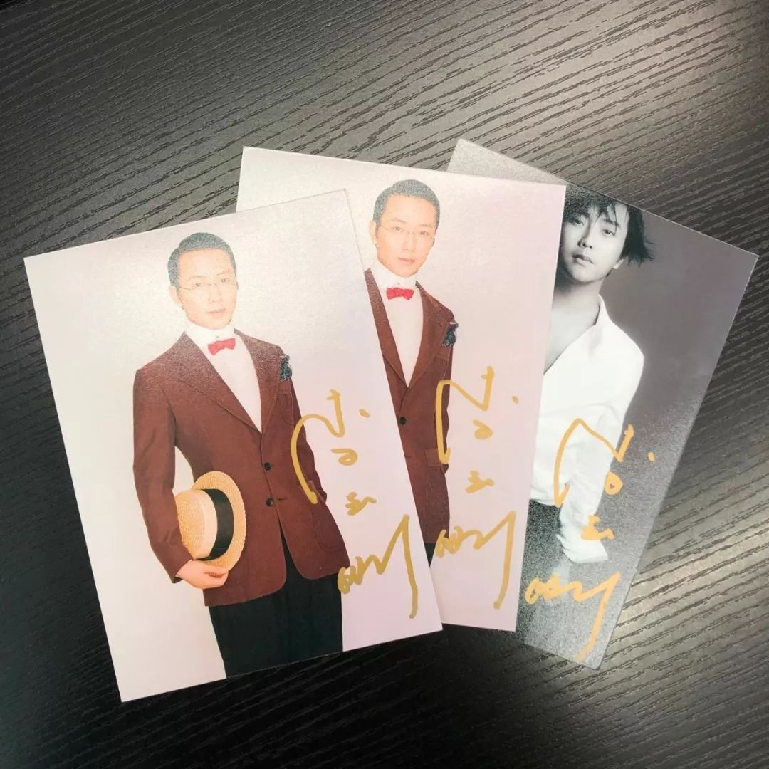 李玉刚亲笔签名照李玉刚专辑《新贵妃醉酒》限量纪念版李玉刚著作《玉