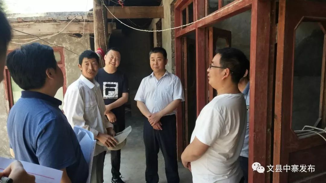 张小虎在中寨镇检查指导危房改造等当前重点工作
