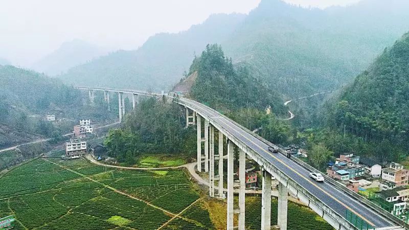 通道通车,游客可从包茂高速新华出口进入快速通道,经新华,石铁,樊哙