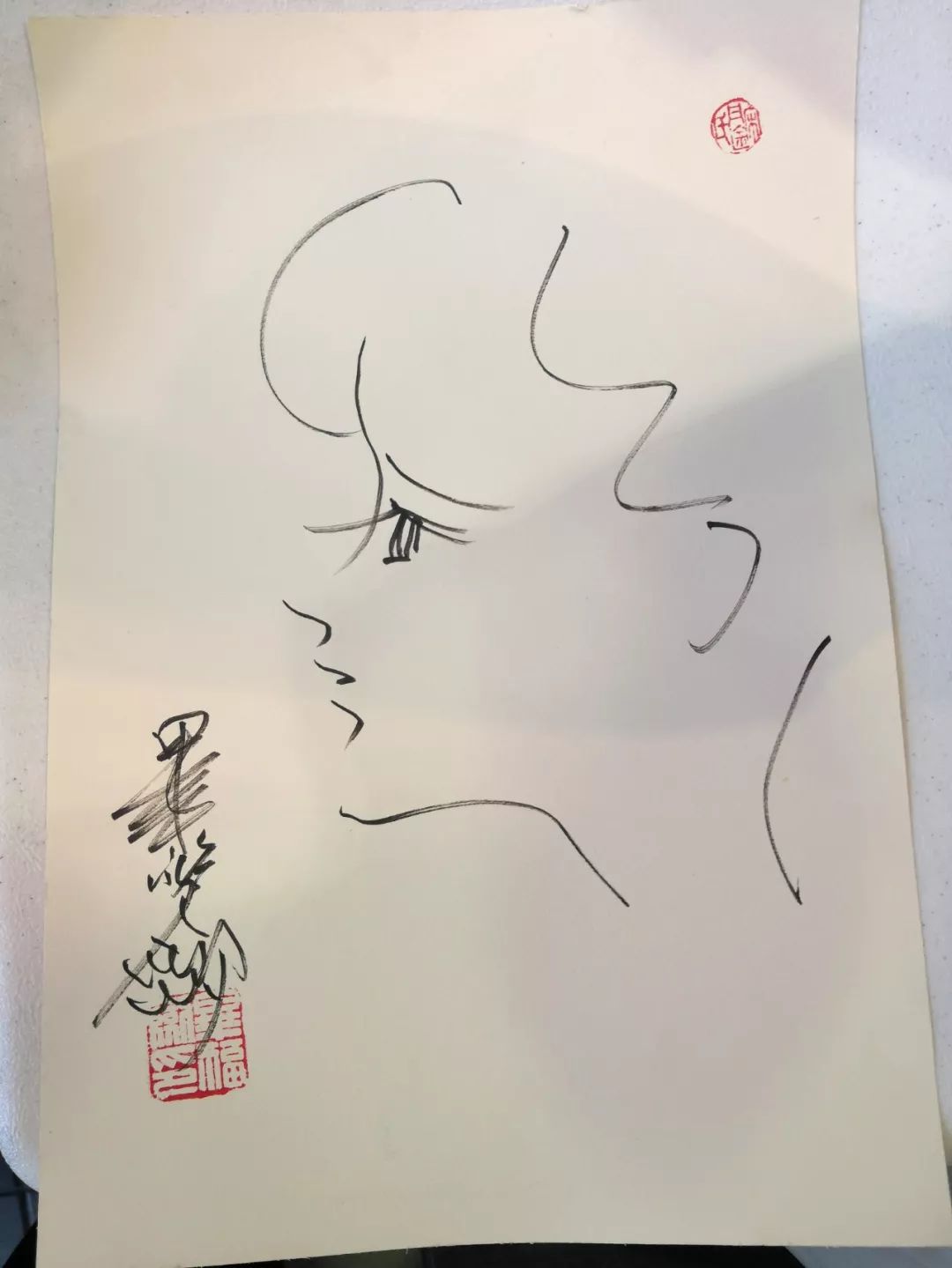 毕姥爷给全场年龄最小的孩子赠送即兴创作作品,见下毕福剑现场创作