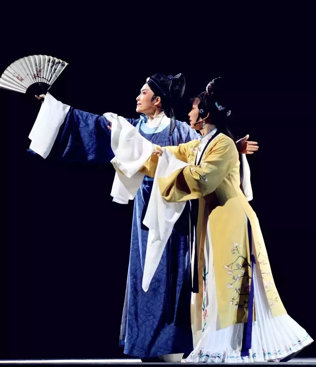 余票告急王君安主演越剧桃花扇即将售罄还有粉丝见面会哦