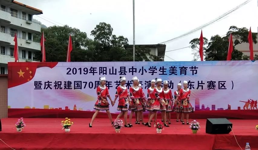 县美育节东片学校赛区青莲中小学均夺一等奖