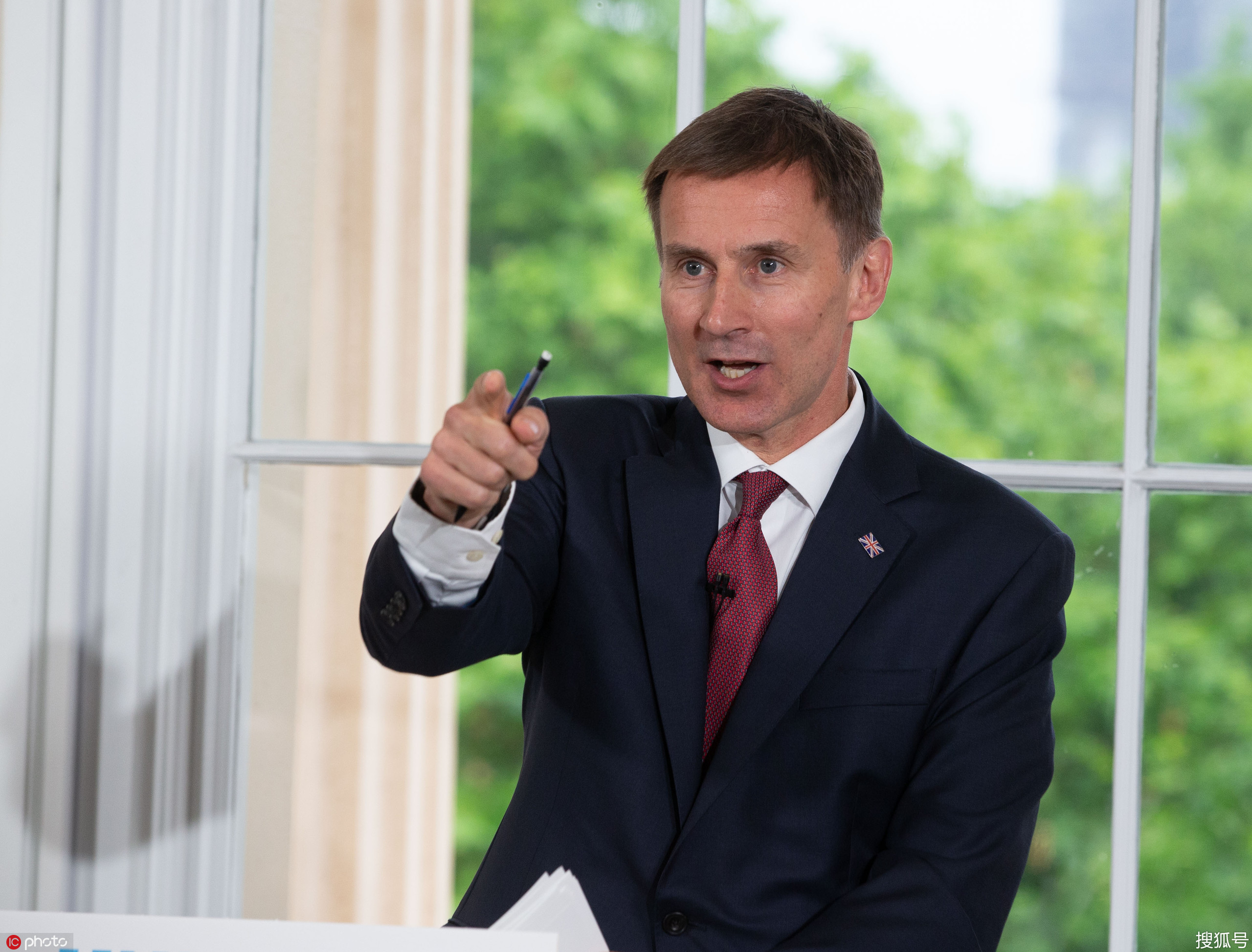 角逐首相之际 英国外交大臣被曝或接受调查