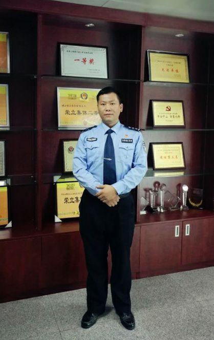 为家付出全部为你全力以赴这个人叫爸