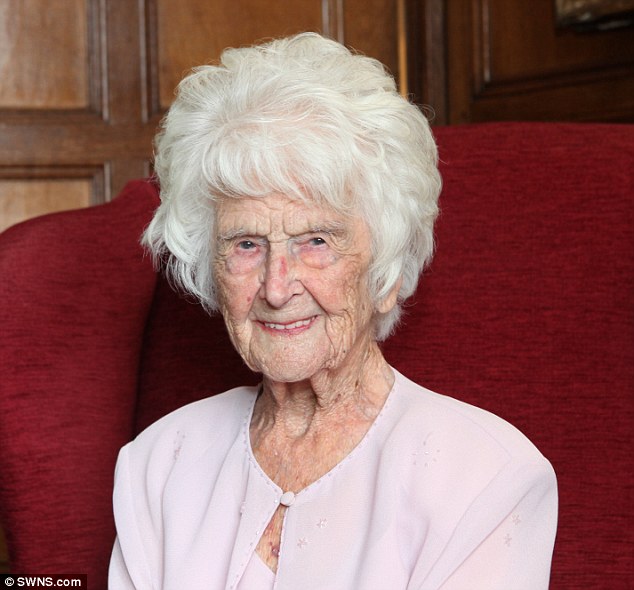 格雷斯·琼斯去年过生日的时候关于她长寿的秘诀,琼斯夫人曾说道哟 