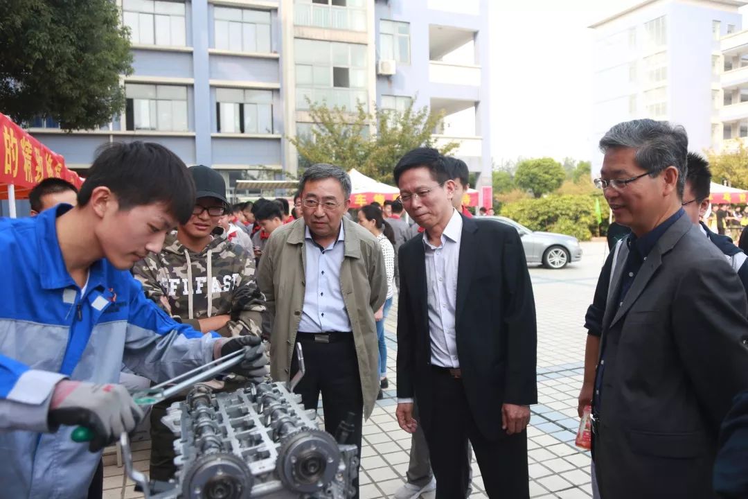 代表风采厚植土壤躬耕职教技能立校培育精英记栖霞区人大代表南京交通