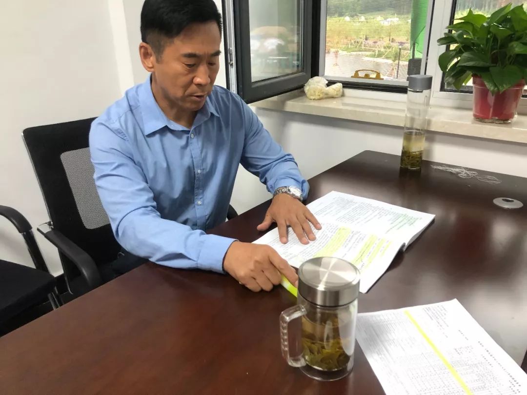 乡村轻喜剧《鲜花盛开的村庄》热拍中 展示吉林农村新风貌