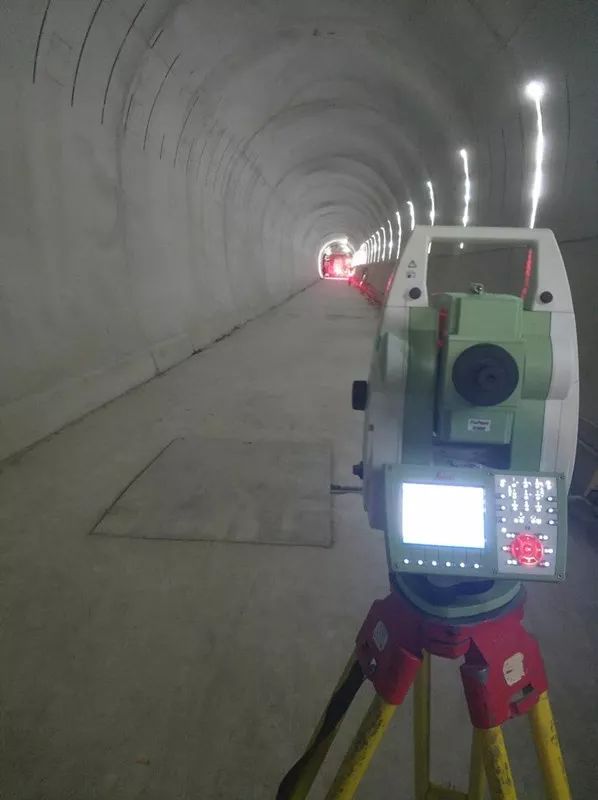 施工过程中,项目测量人员需经常连续地在隧道内湿热的环境下进行量测