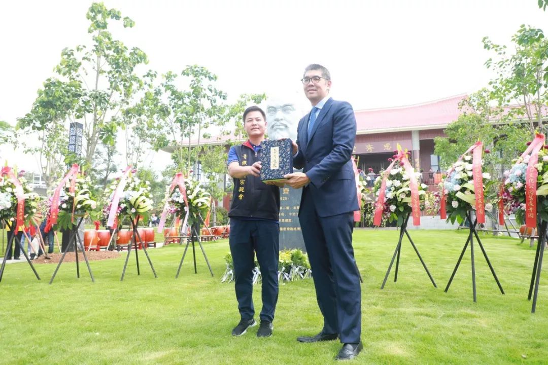 欧洲行程,带着父亲连战的心愿来厦门,只为这位伟大的历史人物_颜思齐