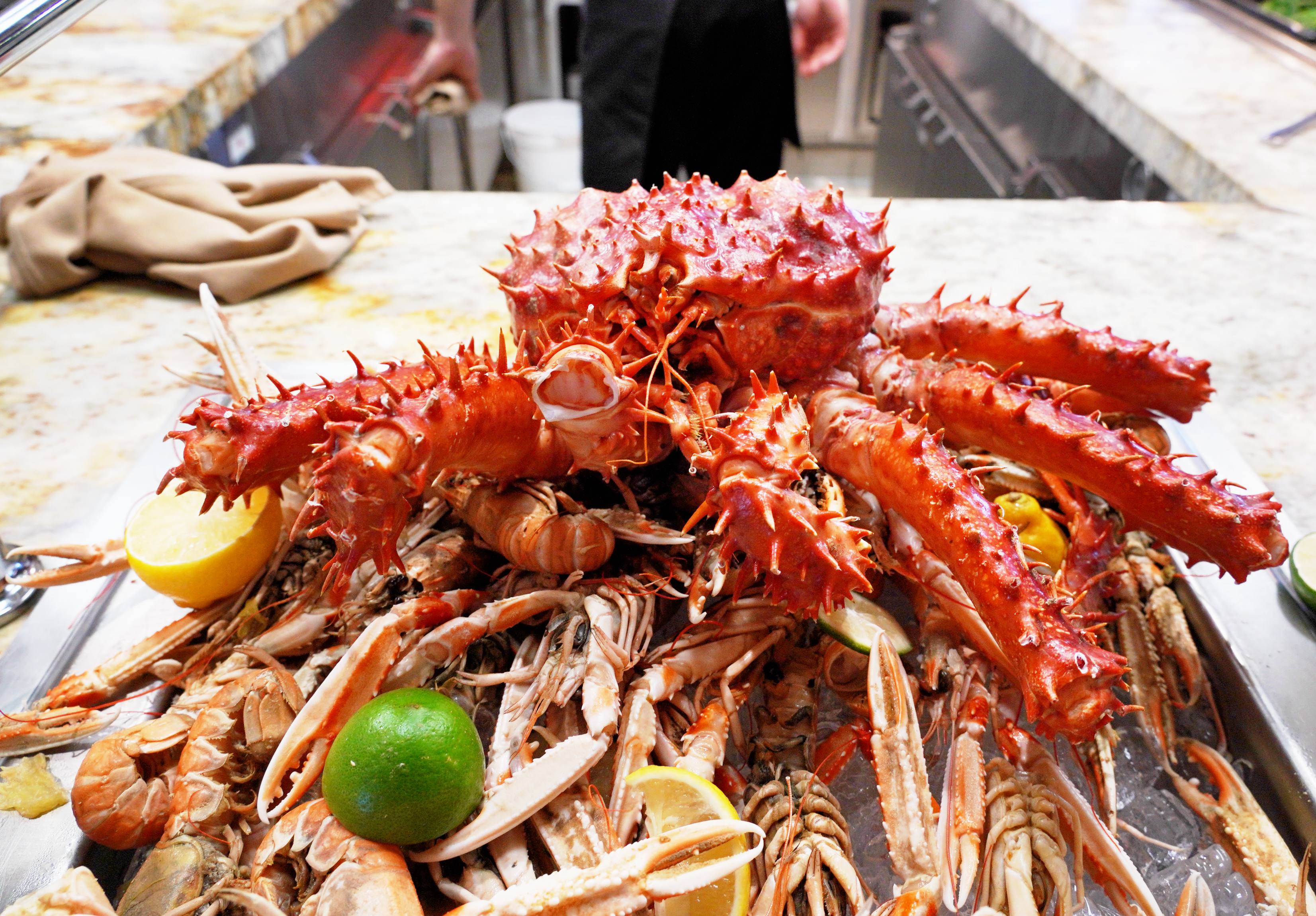 原创这艘豪华邮轮餐厅内海鲜免费无限量供应却被中式面条抢了风头