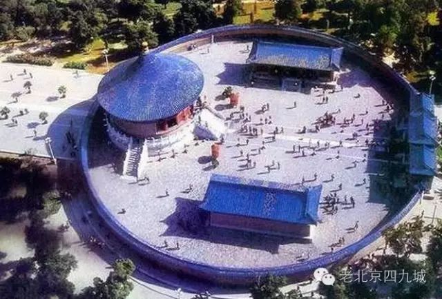 回音壁三音石其实是皇穹宇的围墙和铺路石