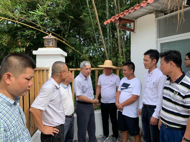 三亚市委常委秘书长市级河长陈小亚带队巡查亚龙溪