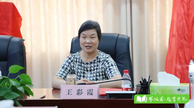 黄山分公司副经理罗晶,邓州职业技术学院(筹建)院长王彩霞及学校相关