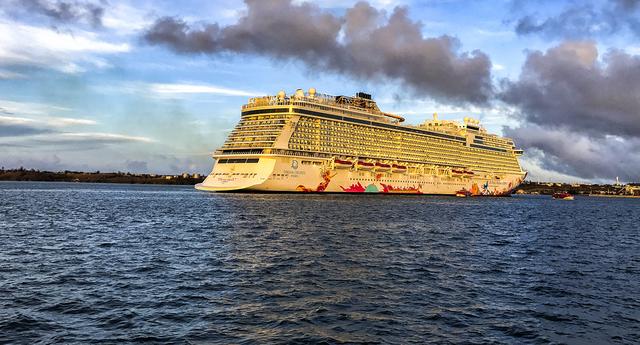 阿曼湾一阵巨响油价反弹近45聚酯市场大炮一响黄金万两