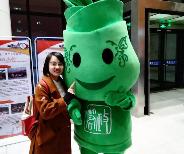 广灵二中优秀毕业生143班王娜