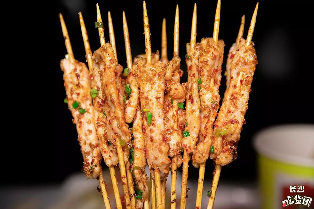 瘦肉串是无肉不欢的吃货最佳的选择,一串不够吃,那就来十串!