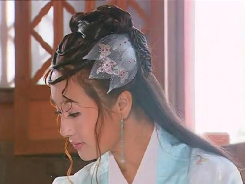 曹颖三次出演古装剧头上戴叶子,徐莲明媚动人,霍水仙气质脱俗