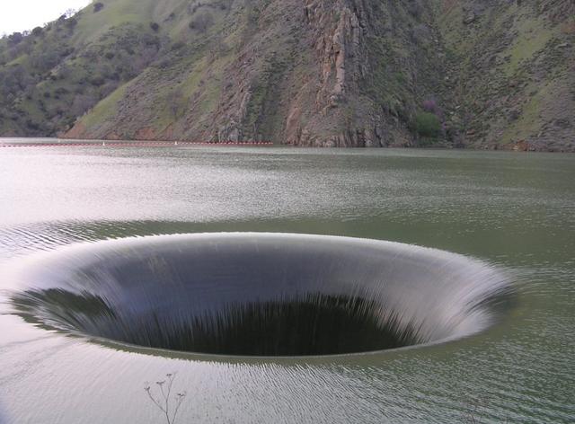 希腊神秘无底洞每天吞掉3万吨水另一出口至今未发现