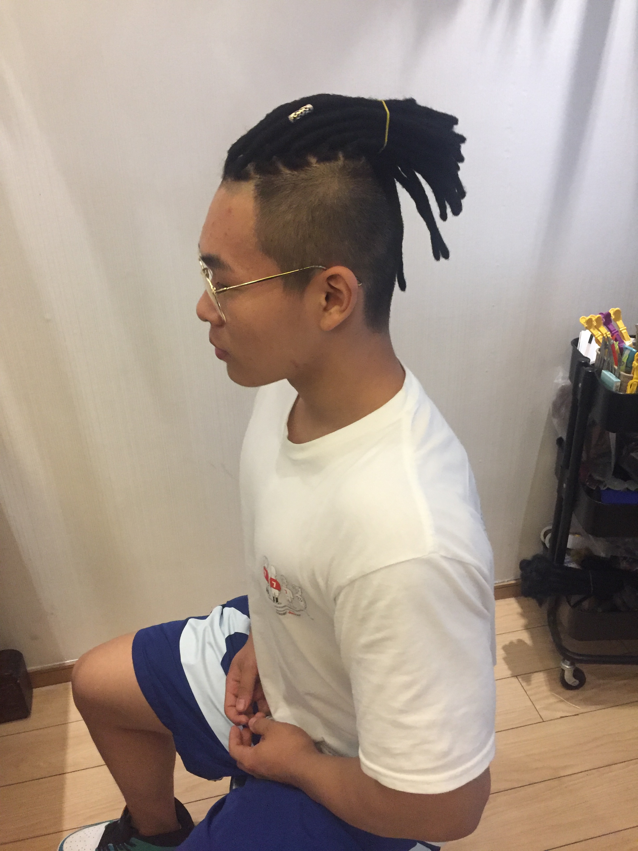 其实脏辫是可以拆下来让头发回到原来的样子的有很多不能拆掉的都是