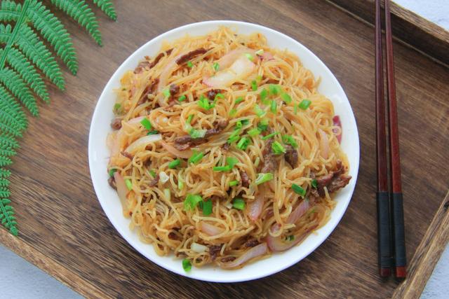 原创米粉这样炒再也不用出去吃路边摊了好吃又卫生一盘不够吃