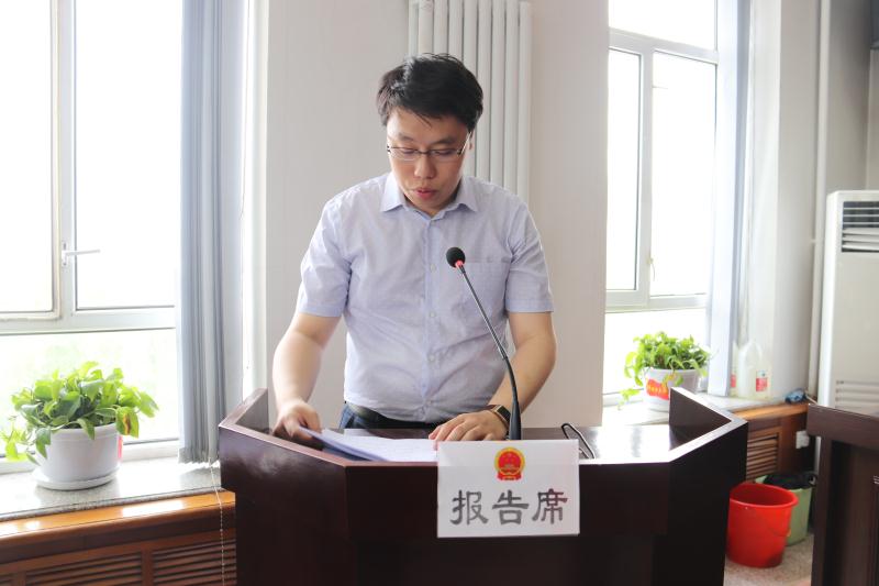 了关于提请审议关庆伟等同志任免职议案的说明并介绍拟任职人员简历