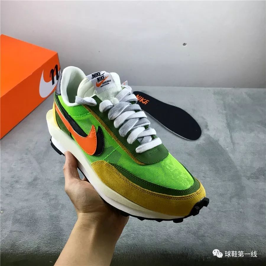 nike绿色的鞋橙色的勾图片