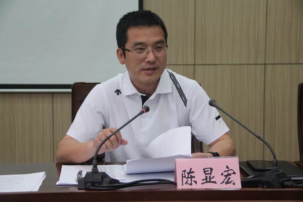 龙港镇召开2019年度第九次党委扩大会议