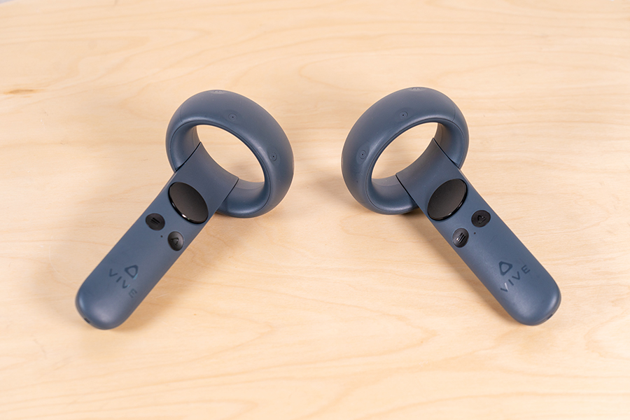 成为无线虚拟世界的头号玩家 htc vive focus plus vr一体机评测_手柄