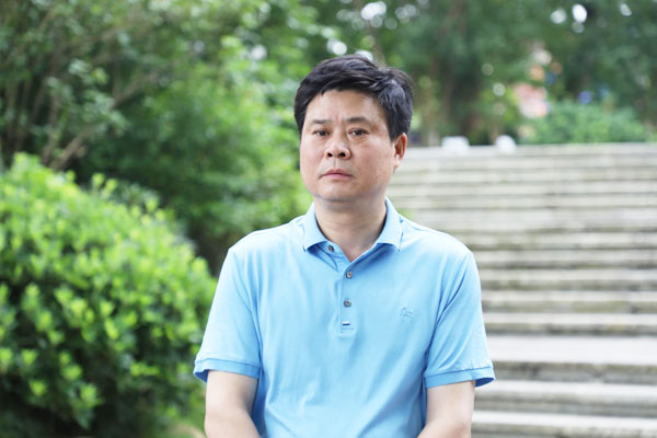 彭新军深入洣水环流风光带调研周边土地规划利用情况