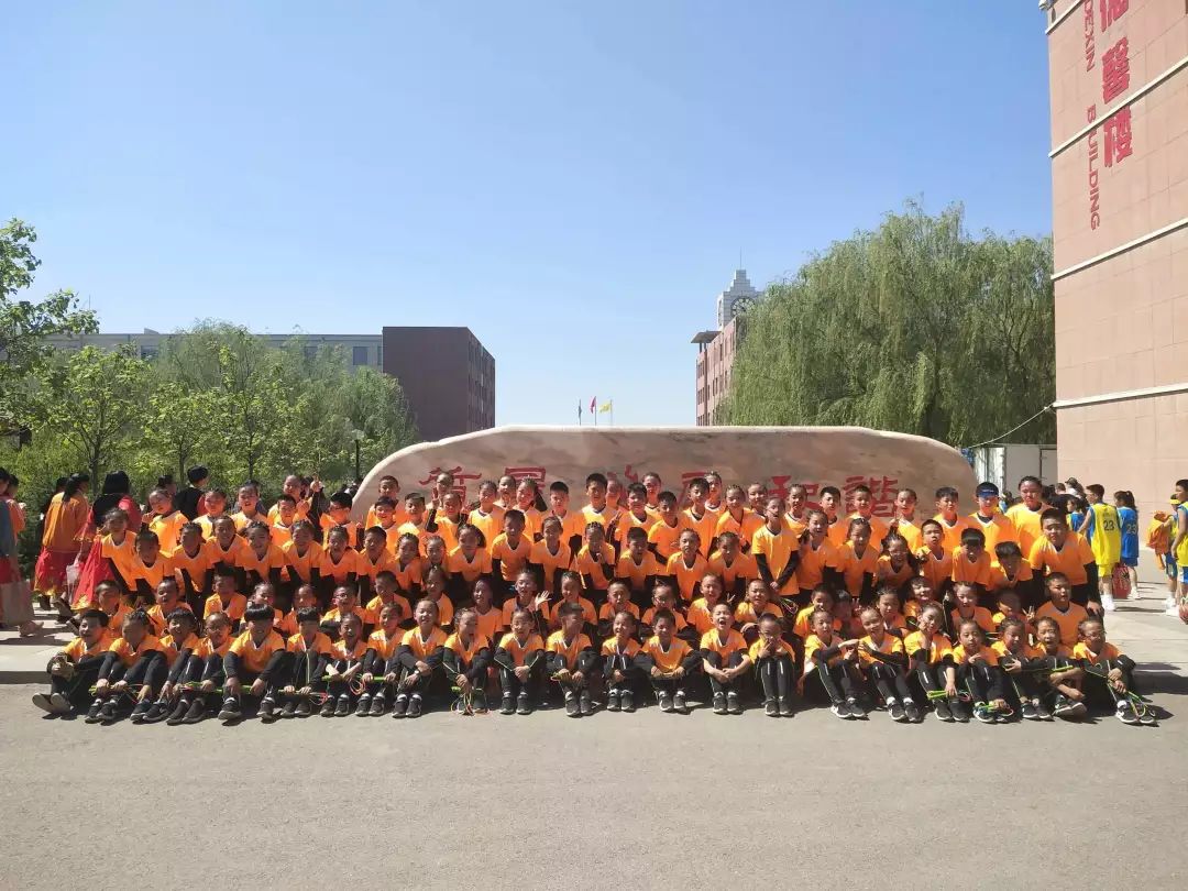 盛会花絮5包铝小学筷子舞风姿同道小学绳舞飞扬西二小武术操