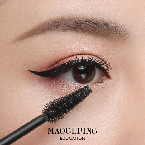 想要不一样的时尚,试试这款复古猫眼妆