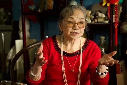 饼子》的故事围绕一个四口之家,有爸爸(王昌明饰演),妈妈(李晓兰饰演)