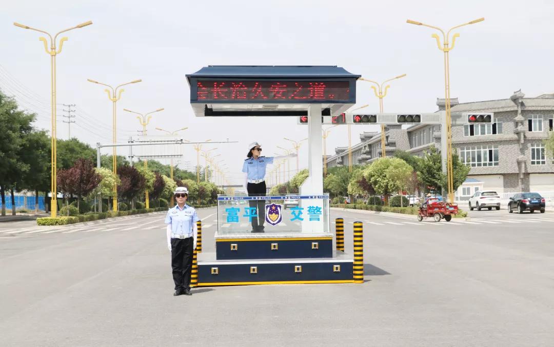 庄里试验区增设交通指挥台规范十字路口通行秩序