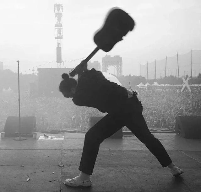 2017年马龙与21 savage合作歌曲《rockstar》,冠绝billboard单曲榜八