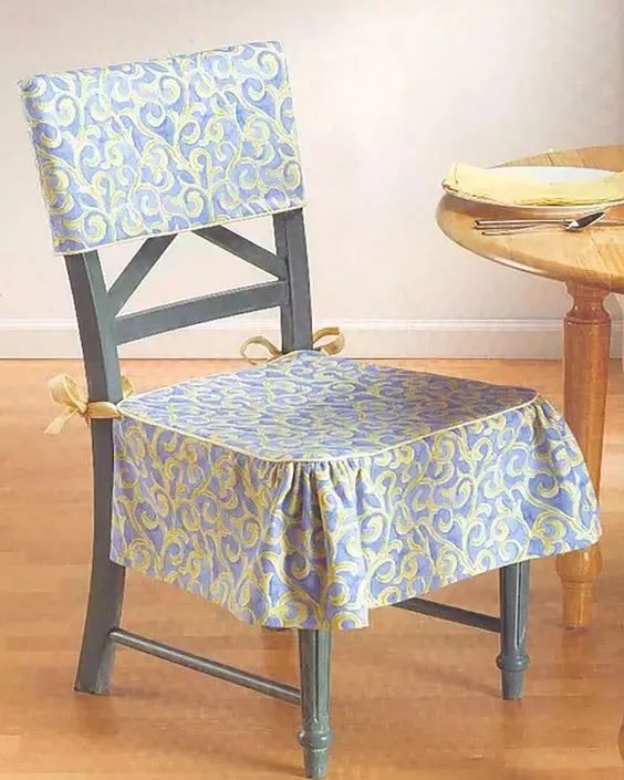 旧床单剪成长方形美观整洁还护椅做个椅套来用用家里椅子不好看」new