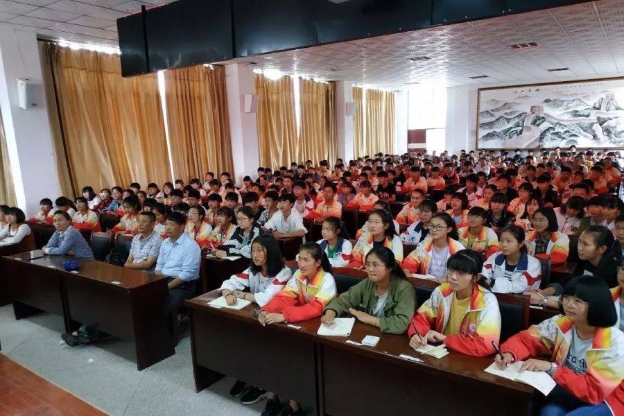 腾冲市优秀传统文化进校园明光中学第二轮宣讲会