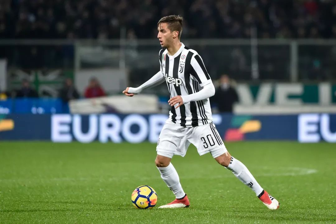 资讯:米兰加入马诺拉斯争夺战