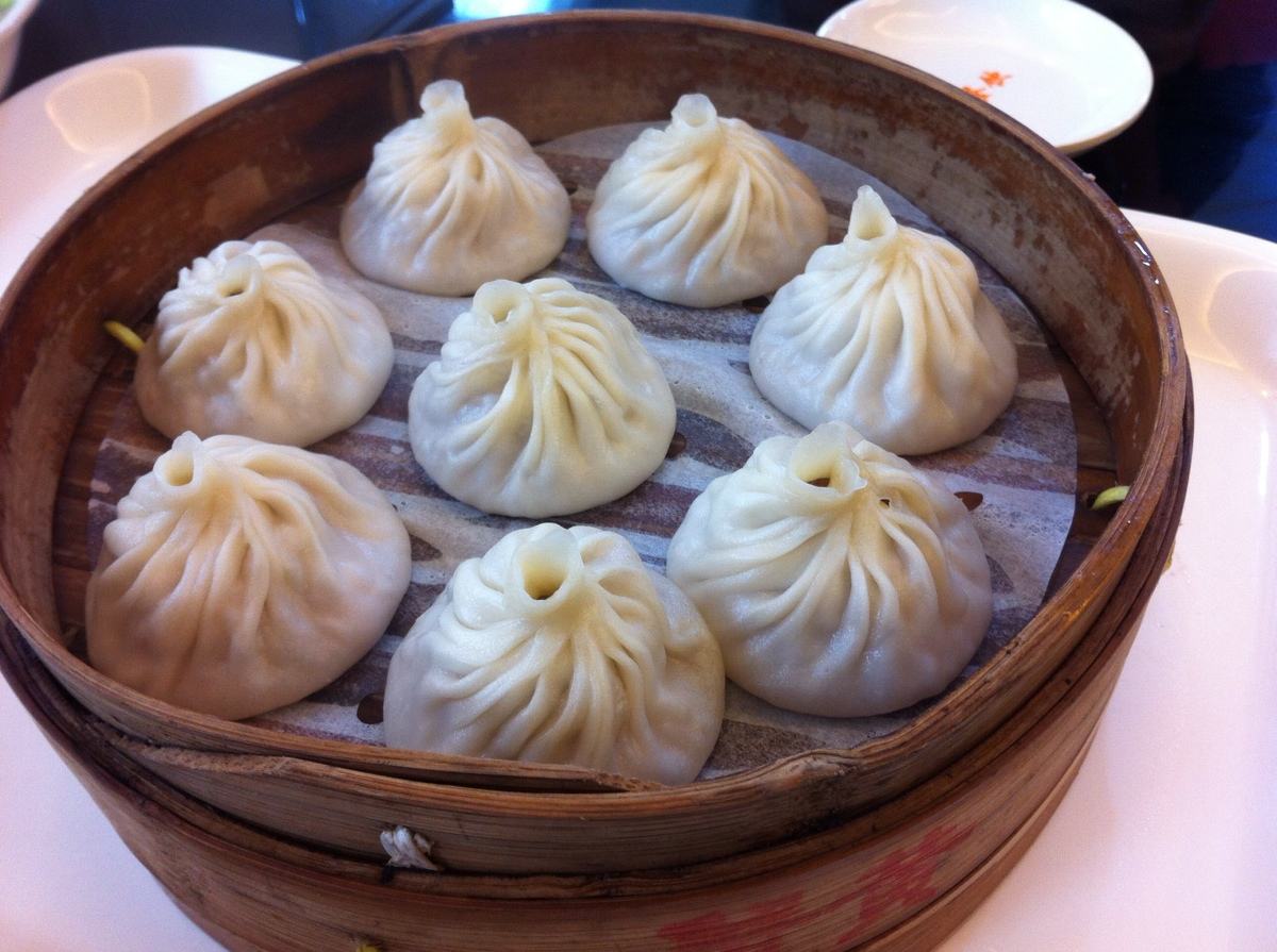 2,小笼包南方早上吃粥比较多,尤其的在农村,再加点咸菜.