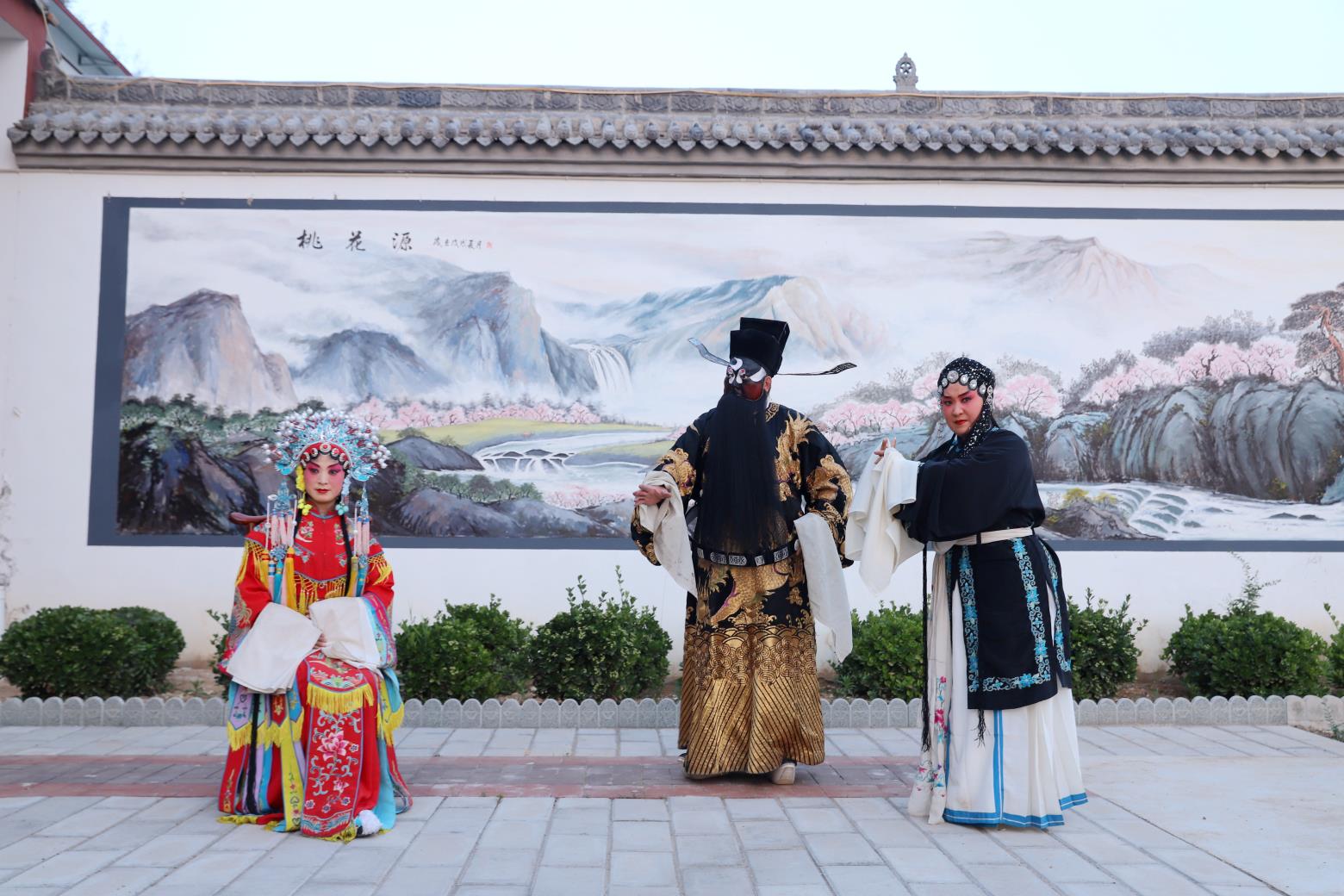 戏妆摄影使夏县消夏旅游节锦上添花