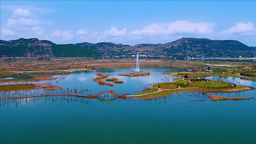 高坪区江陵镇有一个超级好玩的 都市后花园 旅游目的地 那里有大片的