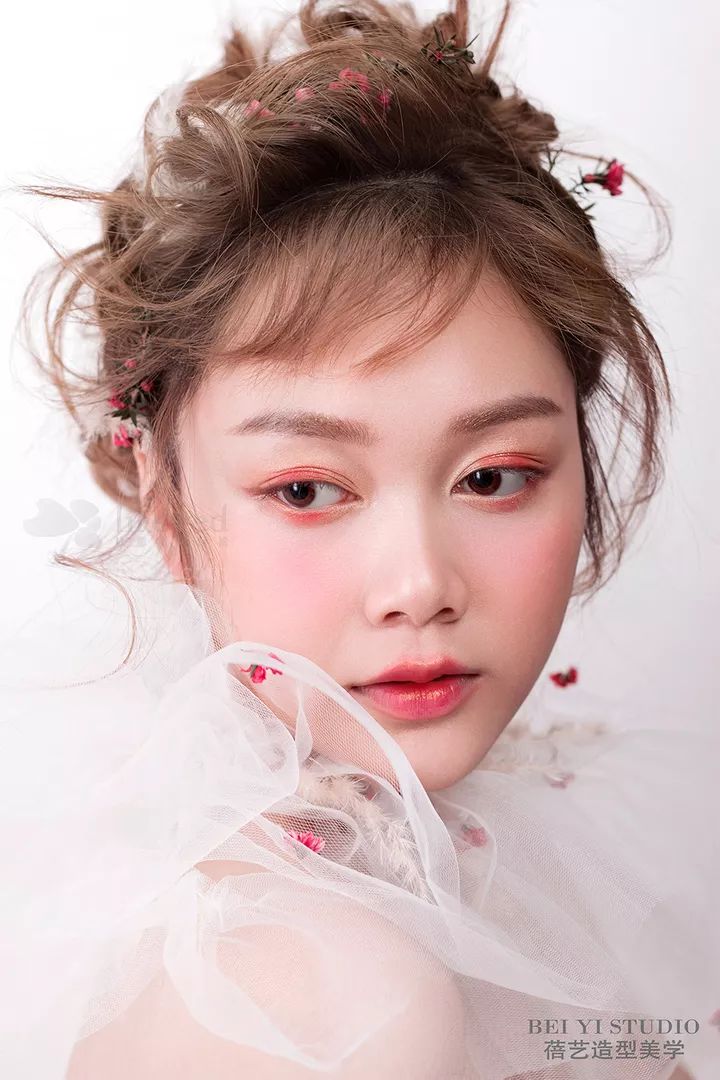 夏日田园风,森系新娘鲜花发型