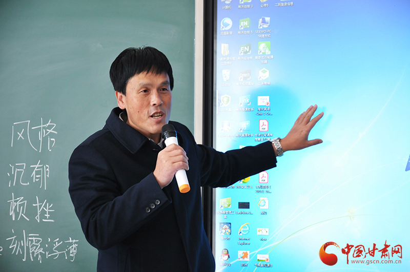 别看它体积小但功能却很强大会宁二中校长赵洪涛说到