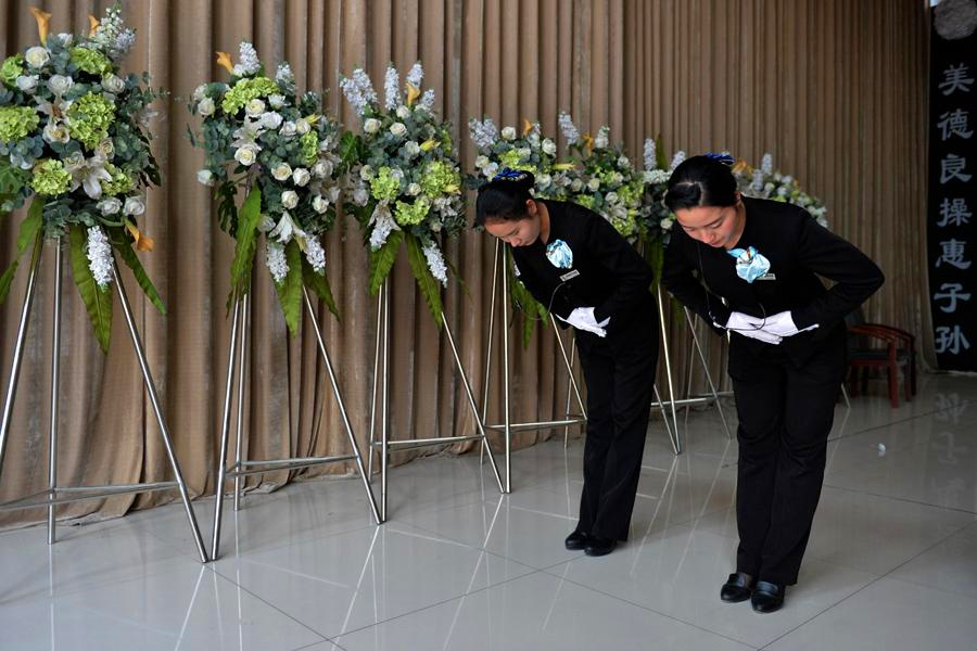 入殓前的黄纸覆尸有何传统讲究