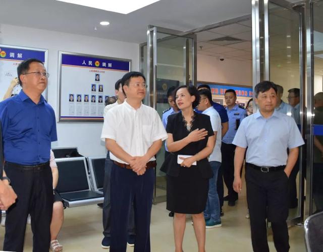 贵阳市南明区花果园矛盾纠纷联动调解中心正式揭牌成立