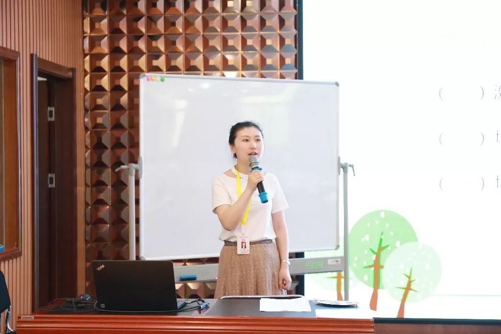 幼儿英语animals恩洪软笔书法教师宋雅鑫撇短参加此次展示活动的6位