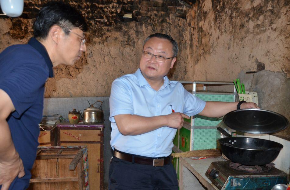 县委常委县纪委书记王星海深入官庄乡调研脱贫攻坚工作