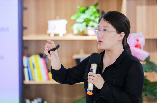 云视科技副总裁郭慧荣分享最后,图灵通诺合伙人娄晓亮对"计算机视觉