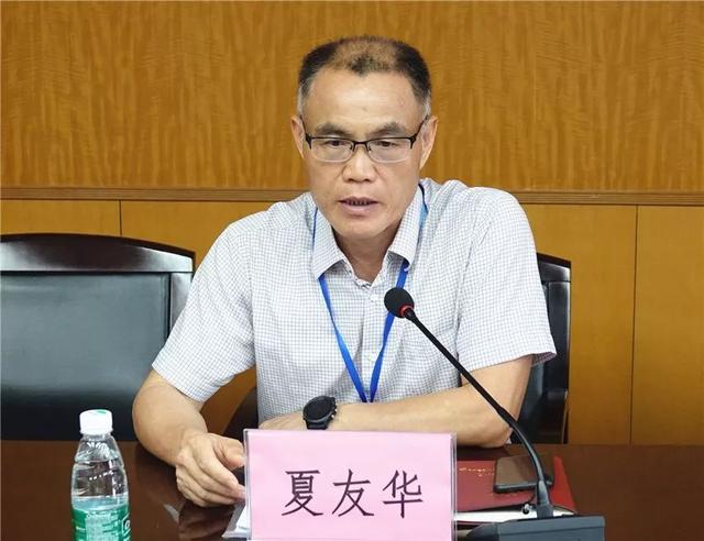 (区人大常委会教科文卫工委主任夏友华发言)杨峻厚代表认为,"登峰计划