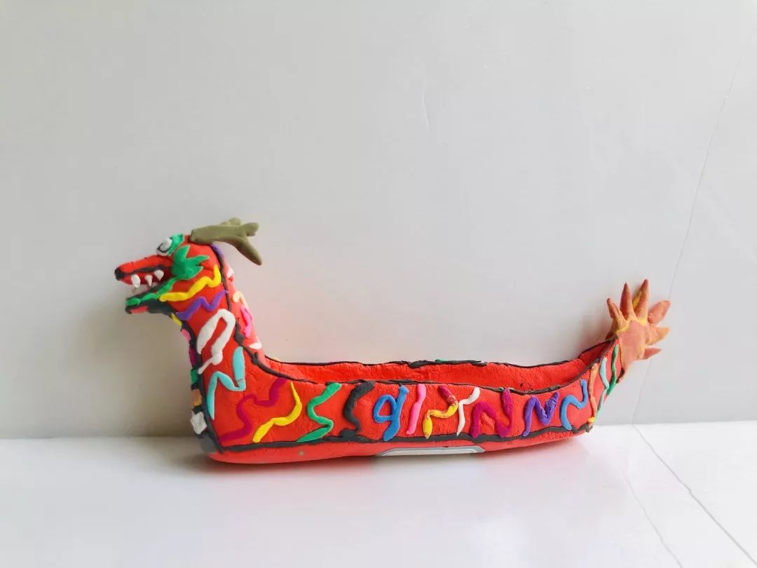 红领巾创意环保龙舟